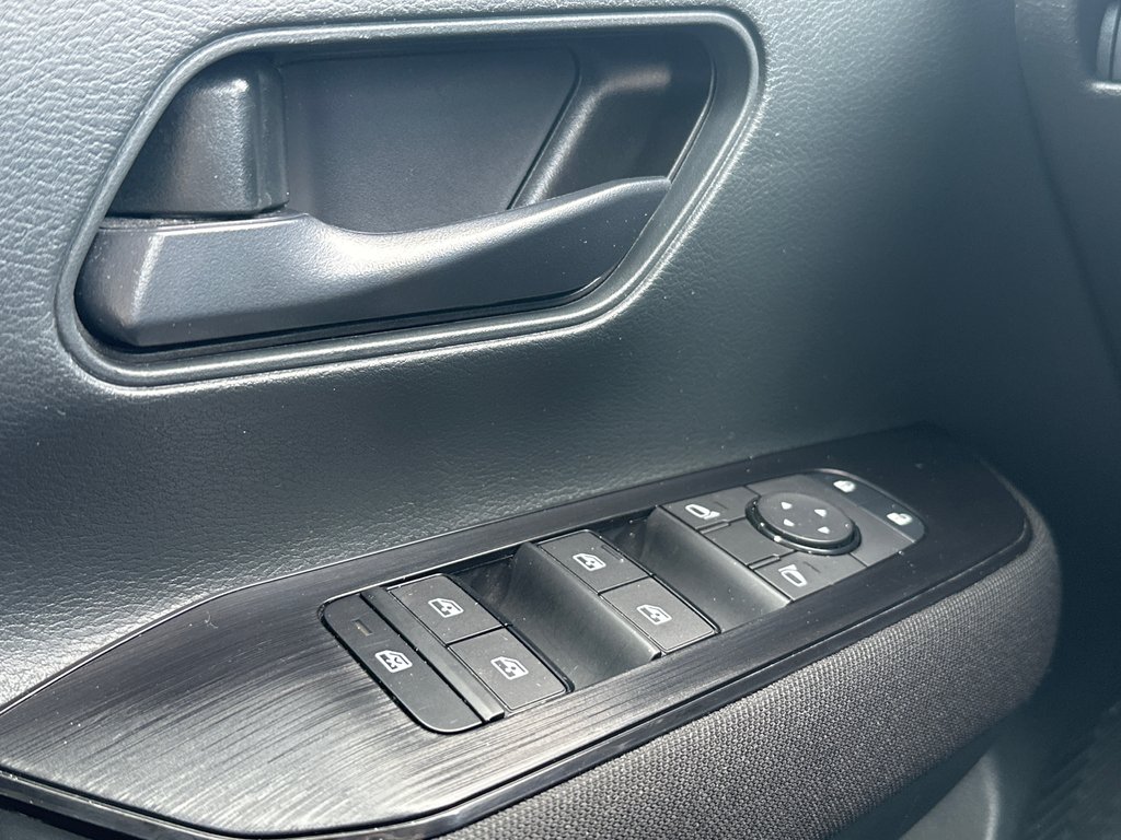 2025 Nissan Kicks S AWD in Amos, Quebec - 16 - w1024h768px