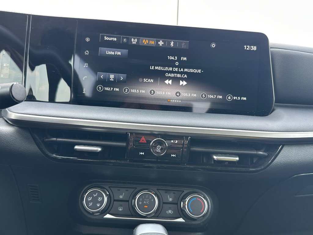 2025 Nissan Kicks S AWD in Amos, Quebec - 11 - w1024h768px