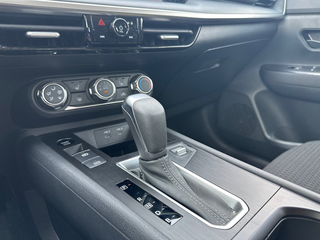 2025 Nissan Kicks S AWD in Amos, Quebec - 14 - w1024h768px