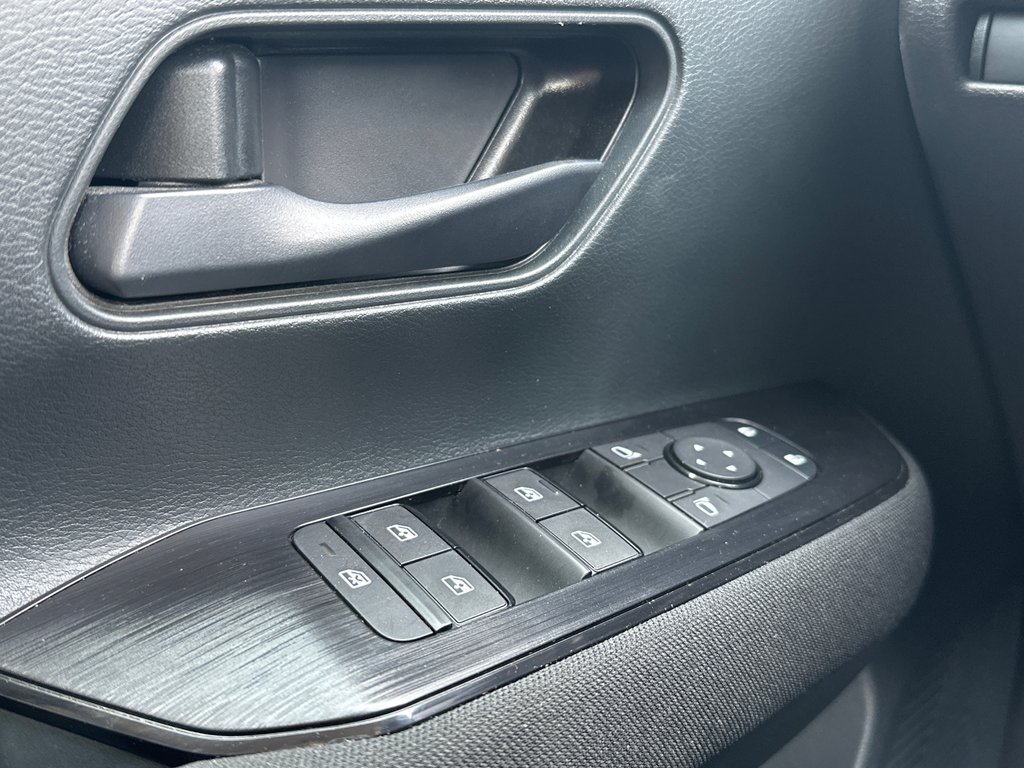 2025 Nissan Kicks S AWD in Amos, Quebec - 15 - w1024h768px