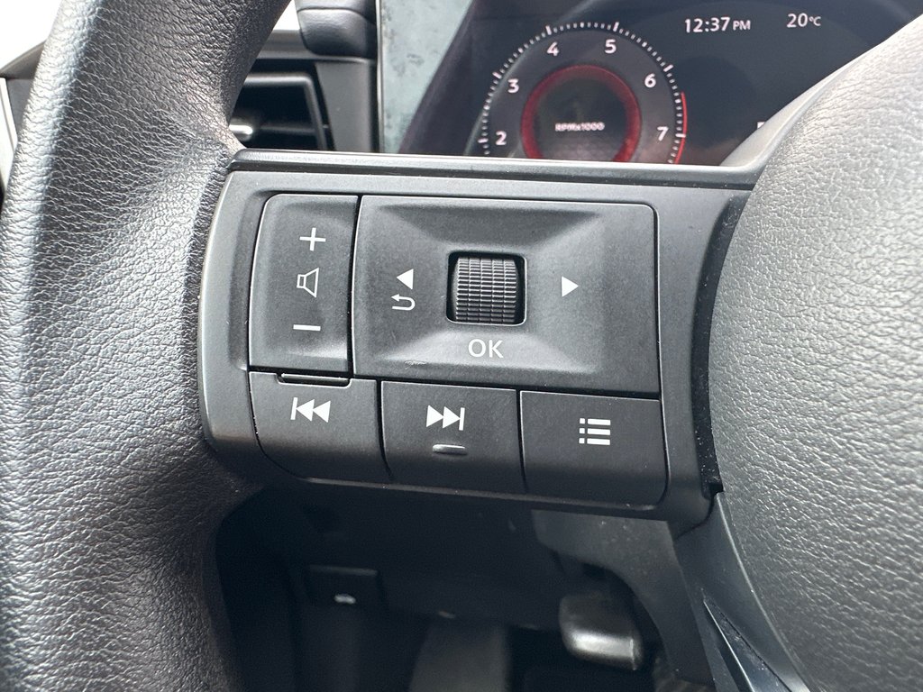 2025 Nissan Kicks S AWD in Amos, Quebec - 12 - w1024h768px