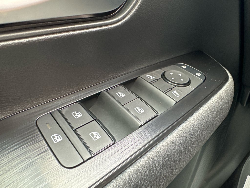2026 Nissan Kicks SV Premium in Amos, Quebec - 14 - w1024h768px