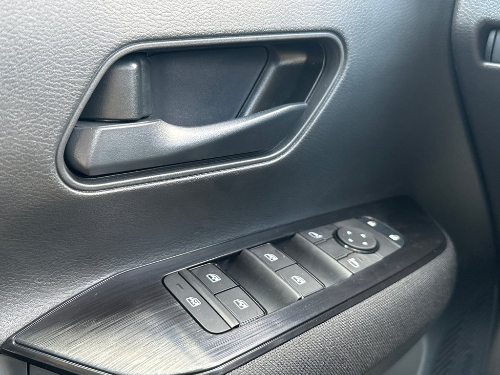 Nissan Kicks S AWD 2026 à Amos, Québec - 12 - w1024h768px