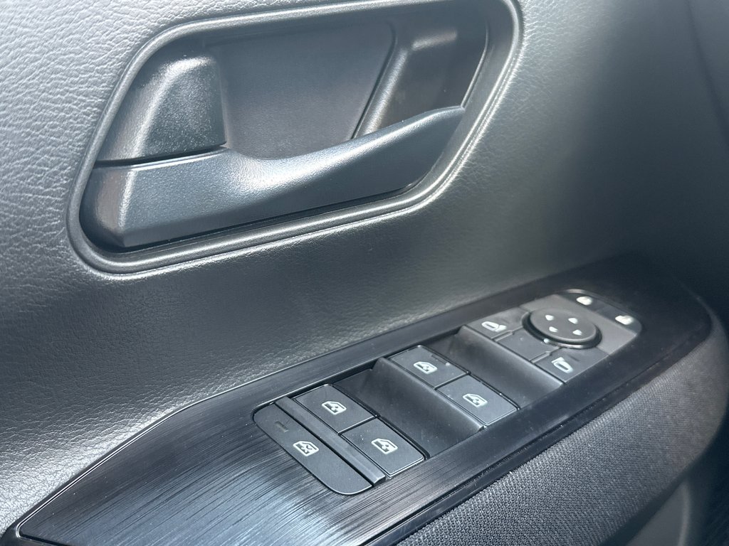 2026 Nissan Kicks S AWD in Amos, Quebec - 11 - w1024h768px