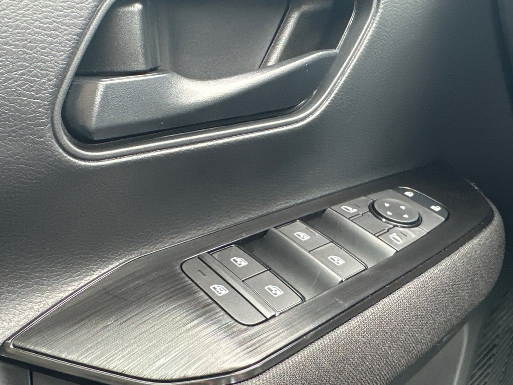 2026 Nissan Kicks S FWD in Amos, Quebec - 11 - w1024h768px