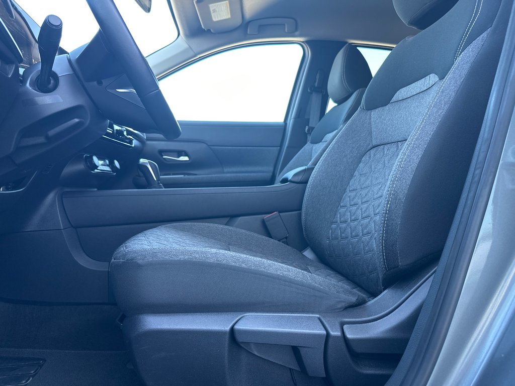 2026 Nissan Kicks SV AWD in Amos, Quebec - 9 - w1024h768px