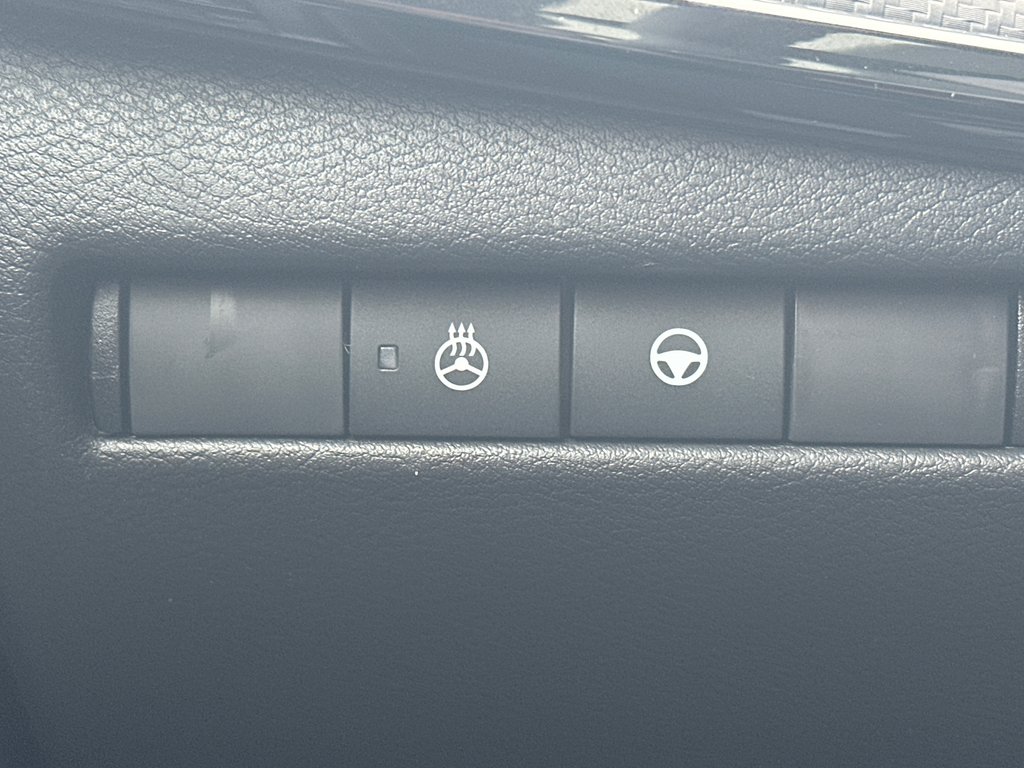 Nissan Kicks SR Premium AWD 2027 à Amos, Québec - 15 - w1024h768px