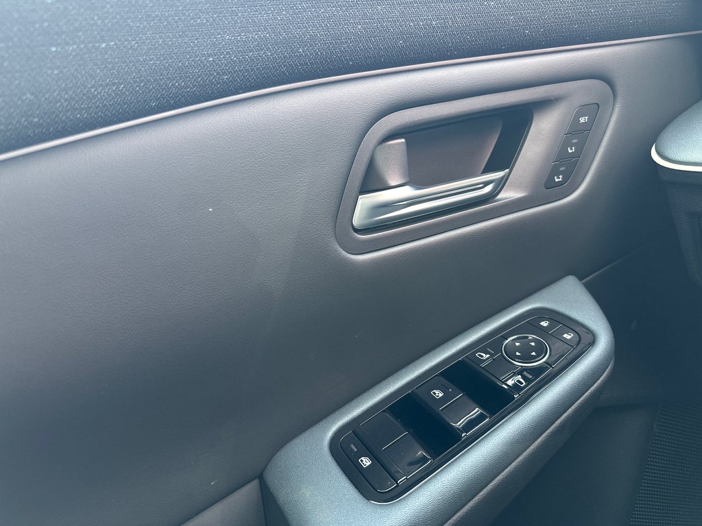 2026 Nissan LEAF Platinum Plus in Amos, Quebec - 12 - w1024h768px