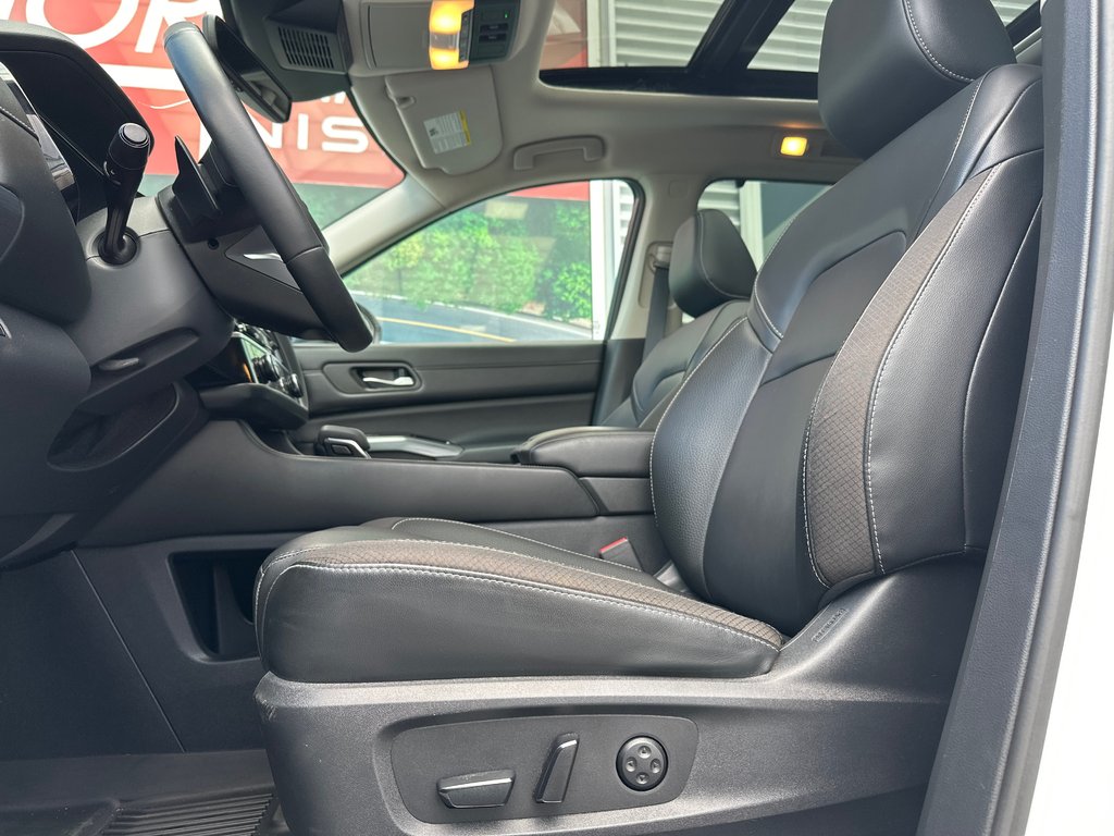 Nissan Pathfinder SL Privilège AWD 2023 à Amos, Québec - 9 - w1024h768px