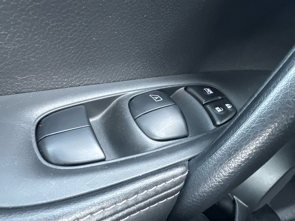 Nissan Qashqai S AWD 2023 à Amos, Québec - 15 - w1024h768px