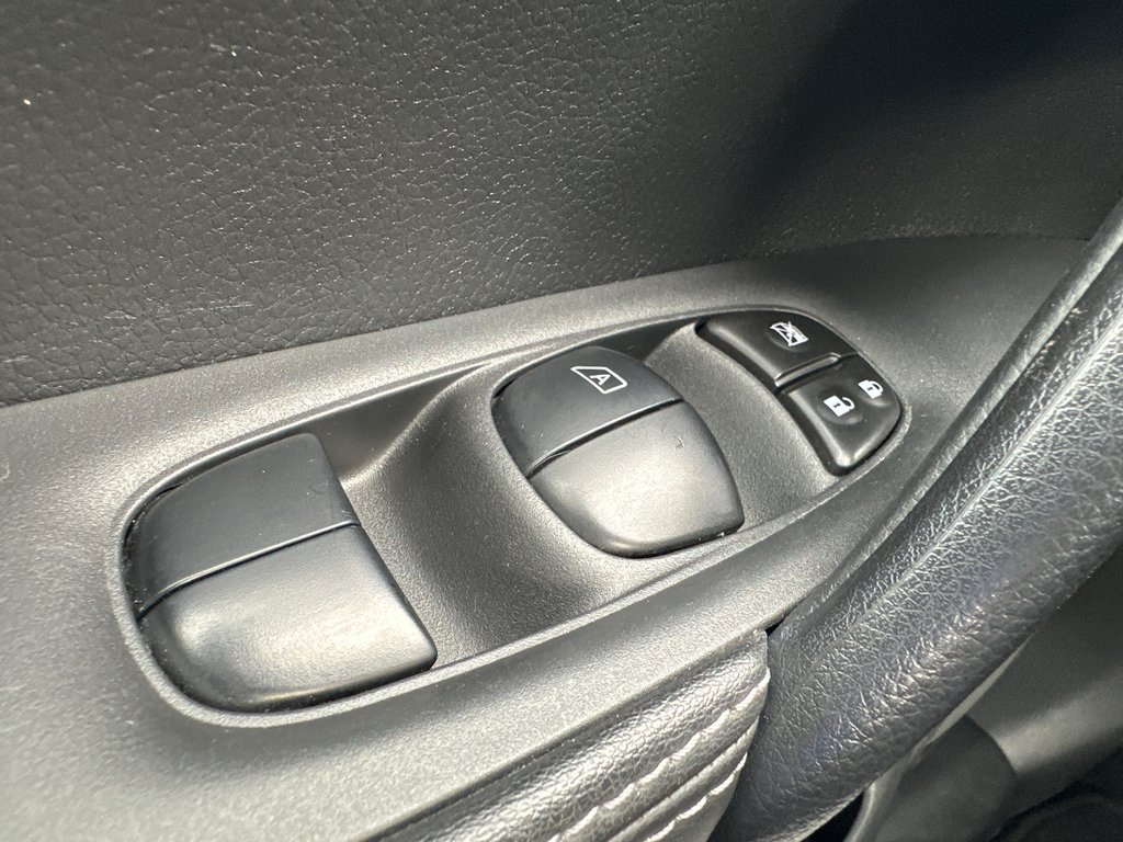 Nissan Qashqai S AWD 2023 à Amos, Québec - 17 - w1024h768px
