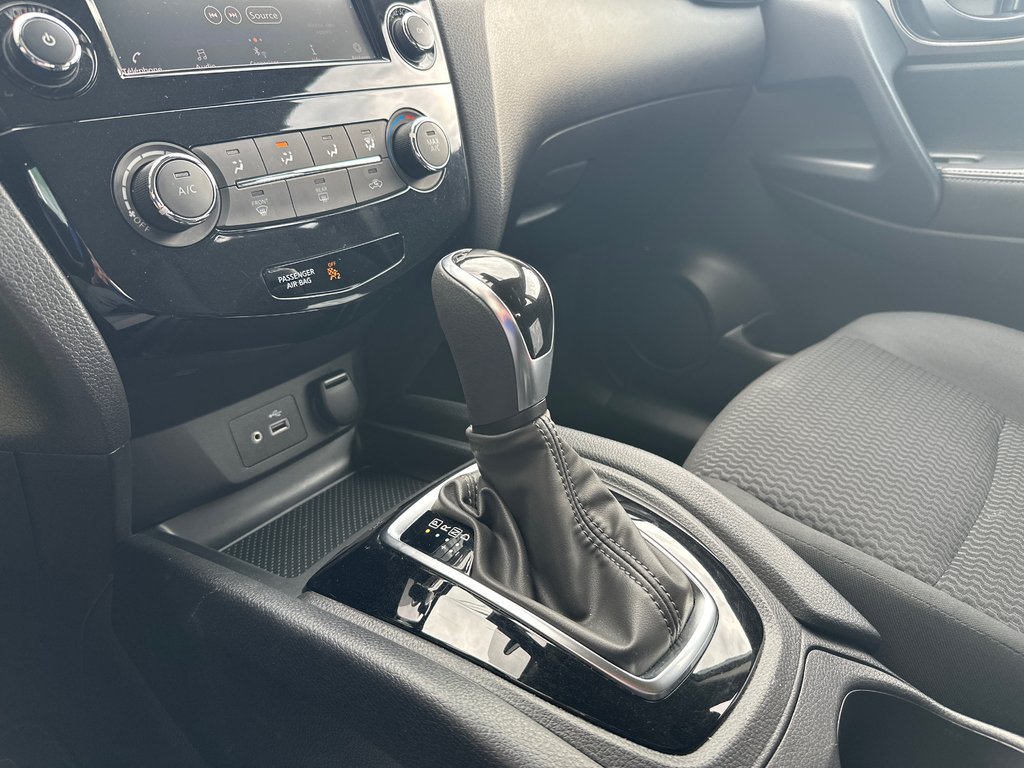 Nissan Qashqai S AWD 2023 à Amos, Québec - 12 - w1024h768px