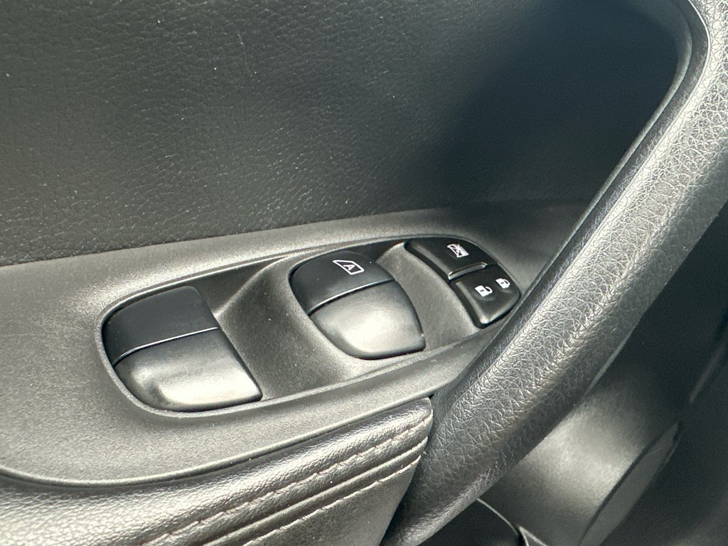 2023 Nissan Qashqai SV AWD in Amos, Quebec - 18 - w1024h768px