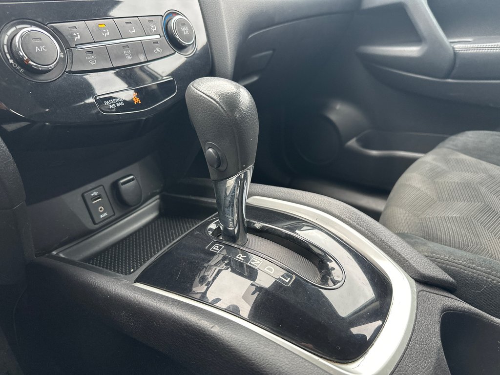 Nissan Rogue S AWD 2015 à Amos, Québec - 9 - w1024h768px