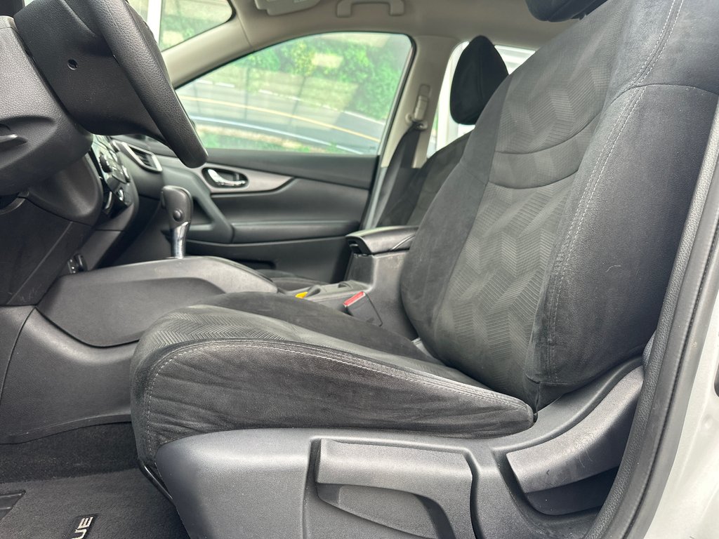 Nissan Rogue S AWD 2015 à Amos, Québec - 6 - w1024h768px