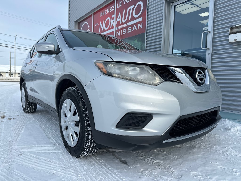 2015 Nissan Rogue S AWD in Amos, Quebec - 2 - w1024h768px