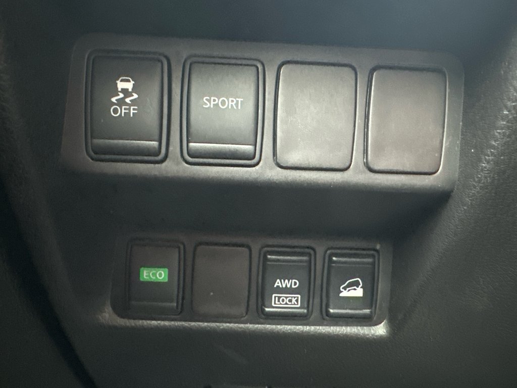 Nissan Rogue S AWD 2015 à Amos, Québec - 10 - w1024h768px