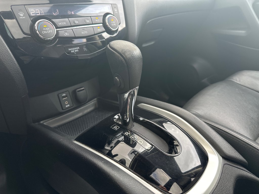 Nissan Rogue SL AWD 2015 à Amos, Québec - 12 - w1024h768px