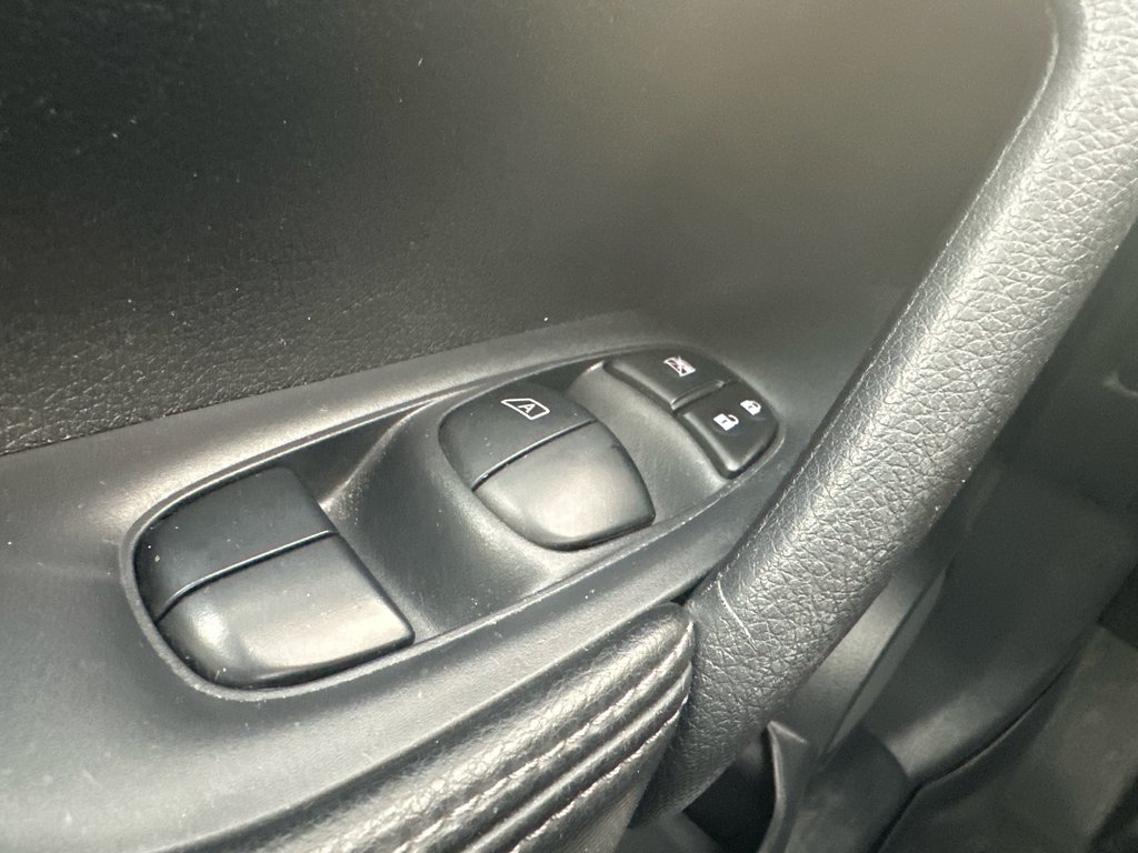 Nissan Rogue SL AWD 2015 à Amos, Québec - 18 - w1024h768px