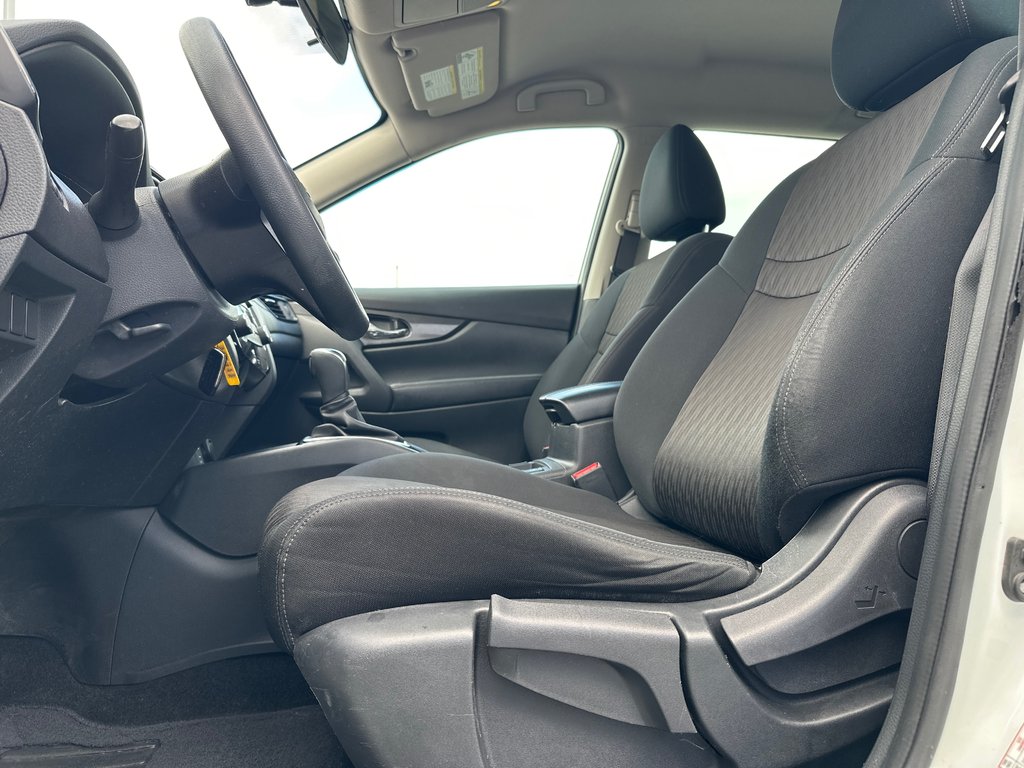 Nissan Rogue S AWD 2017 à Amos, Québec - 9 - w1024h768px