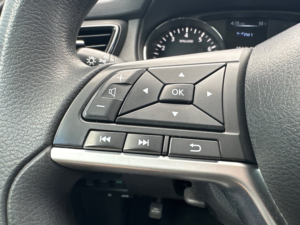 Nissan Rogue S AWD 2017 à Amos, Québec - 13 - w1024h768px