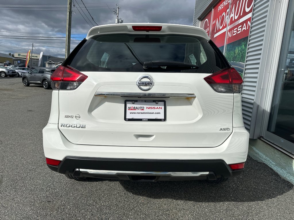 Nissan Rogue S AWD 2017 à Amos, Québec - 8 - w1024h768px
