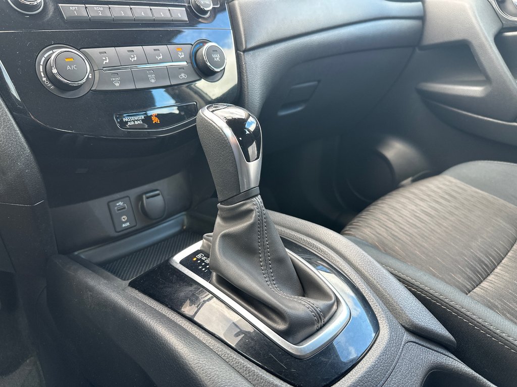 Nissan Rogue S AWD 2017 à Amos, Québec - 12 - w1024h768px