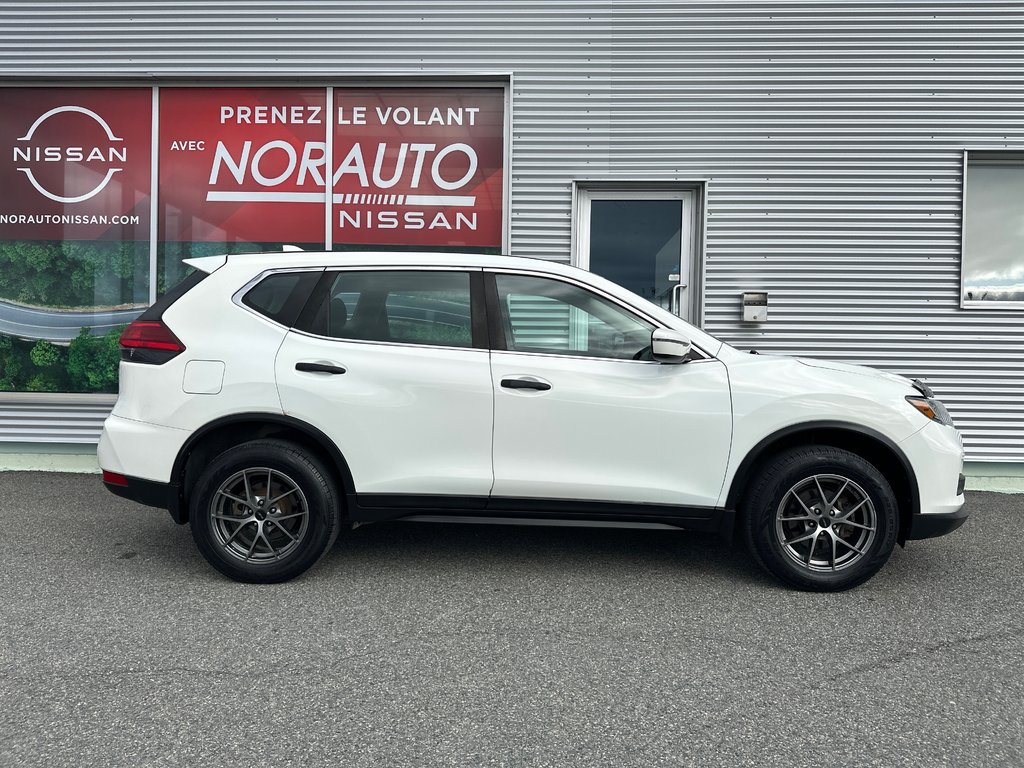 Nissan Rogue S AWD 2017 à Amos, Québec - 4 - w1024h768px