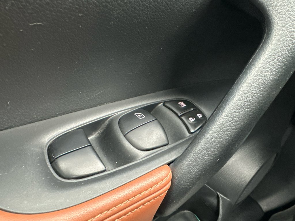 Nissan Rogue SL PLATINUM AWD 2020 à Amos, Québec - 16 - w1024h768px