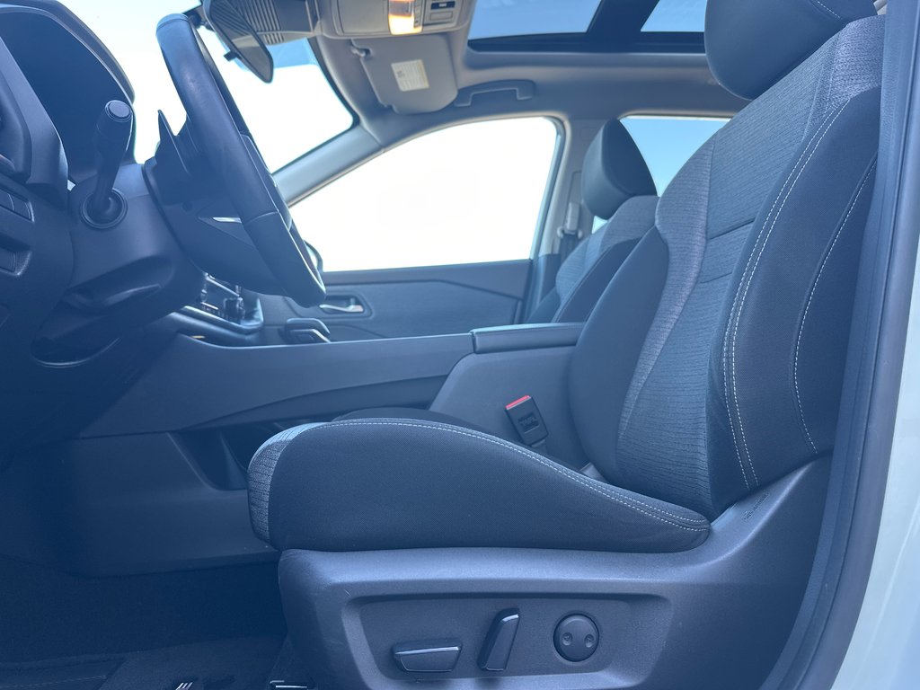2021 Nissan Rogue SV in Amos, Quebec - 9 - w1024h768px