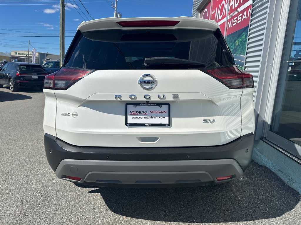 2021 Nissan Rogue SV in Amos, Quebec - 8 - w1024h768px