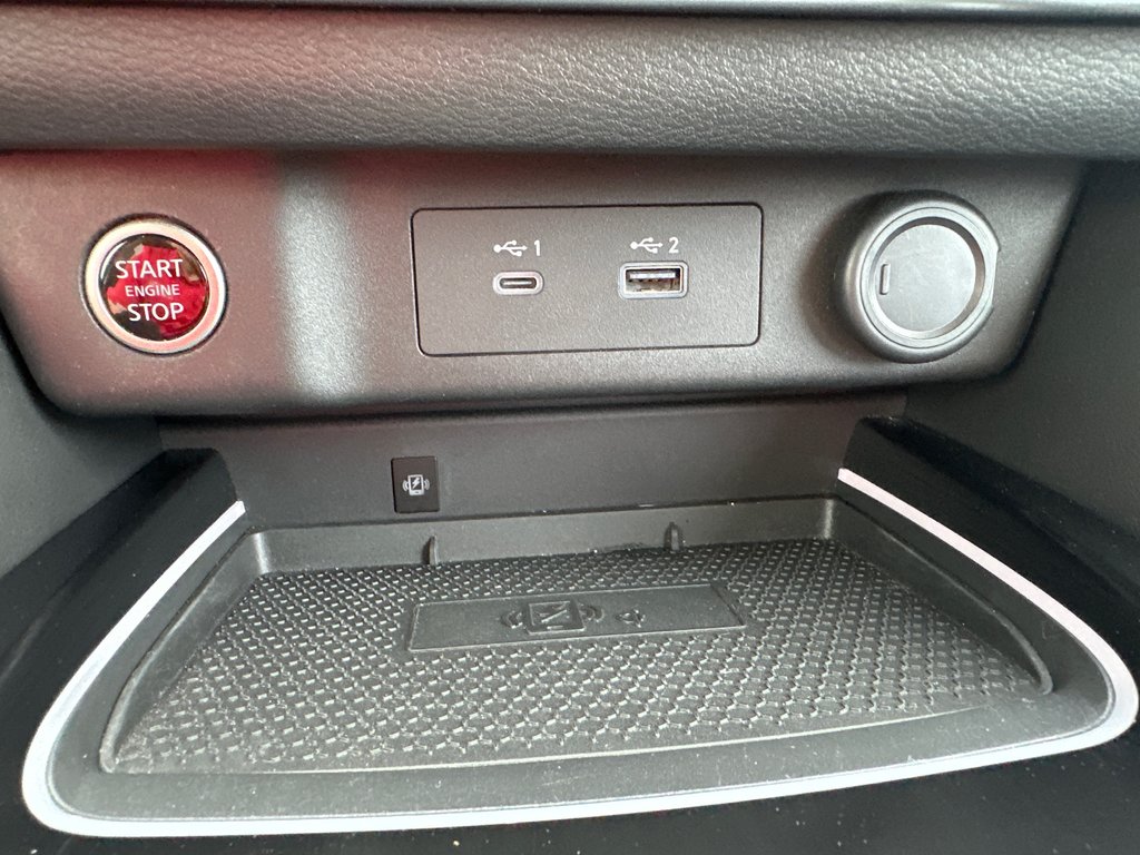 2022 Nissan Rogue Platinum AWD in Amos, Quebec - 16 - w1024h768px
