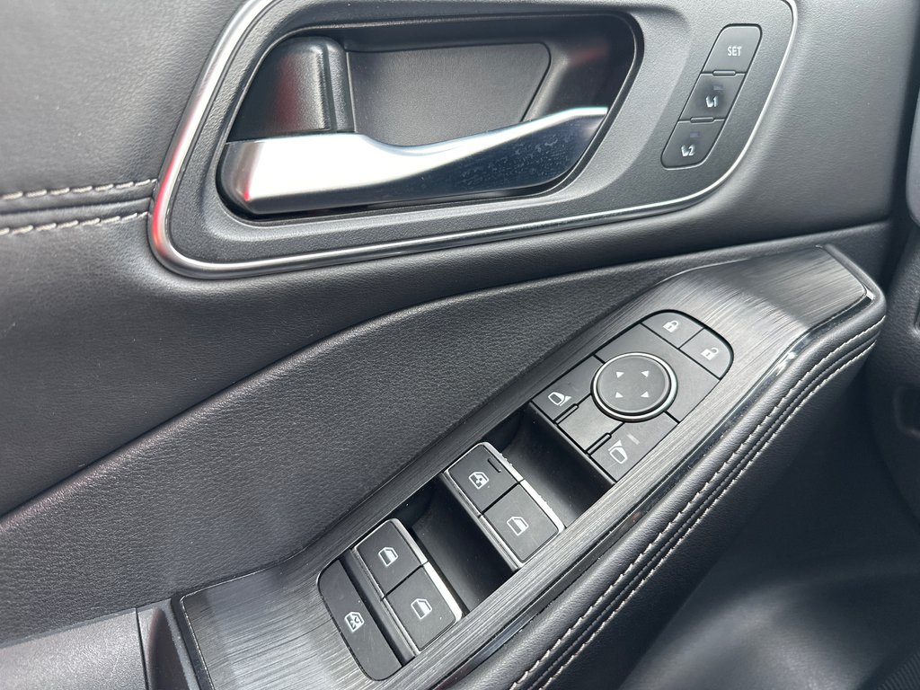 2022 Nissan Rogue Platinum AWD in Amos, Quebec - 17 - w1024h768px