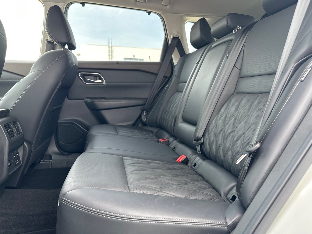 2022 Nissan Rogue Platinum AWD in Amos, Quebec - 19 - w1024h768px