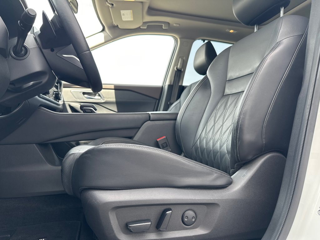 2022 Nissan Rogue Platinum AWD in Amos, Quebec - 9 - w1024h768px