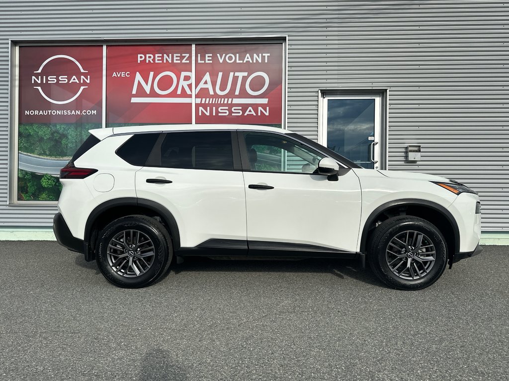 Nissan Rogue S AWD 2023 à Amos, Québec - 4 - w1024h768px