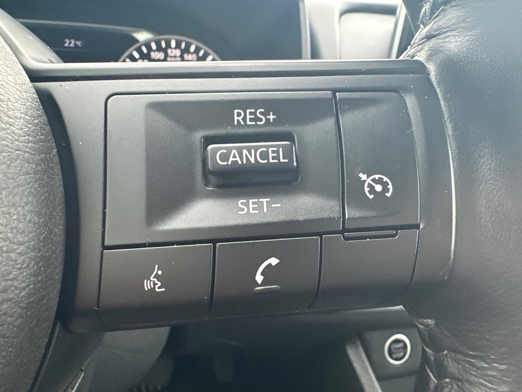 Nissan Rogue S AWD 2023 à Amos, Québec - 14 - w1024h768px