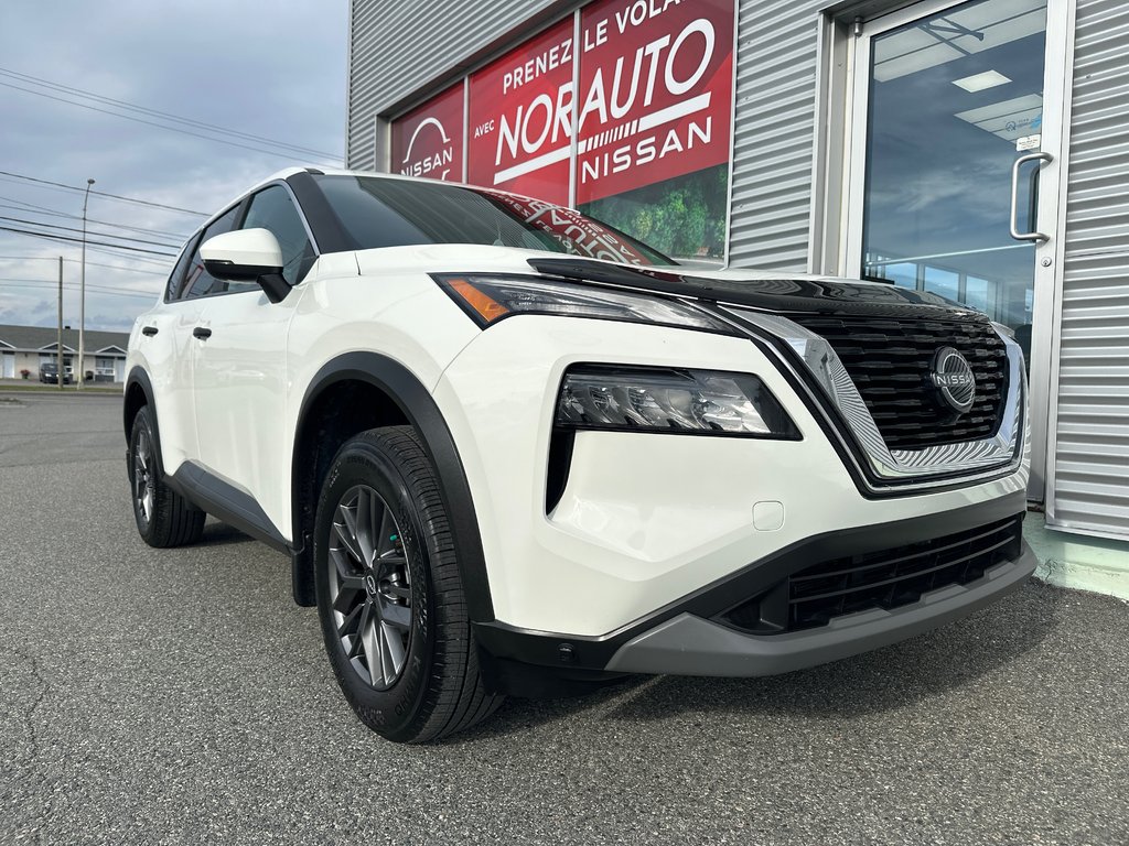 Nissan Rogue S AWD 2023 à Amos, Québec - 2 - w1024h768px