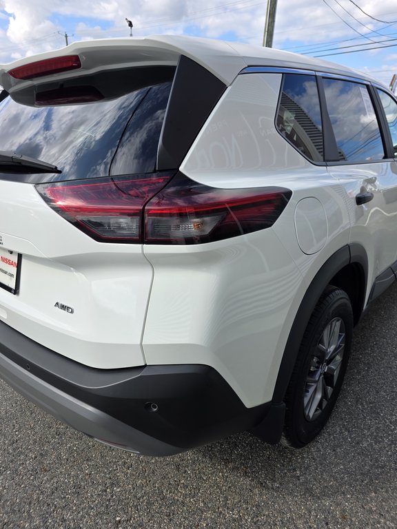 Nissan Rogue S AWD 2023 à Amos, Québec - 7 - w1024h768px