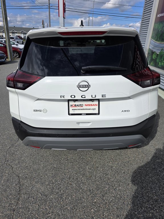Nissan Rogue S AWD 2023 à Amos, Québec - 9 - w1024h768px