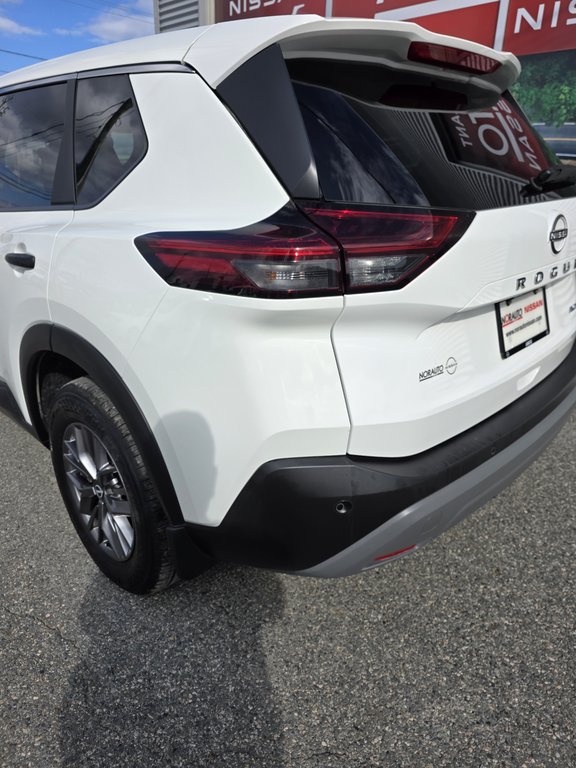 Nissan Rogue S AWD 2023 à Amos, Québec - 8 - w1024h768px