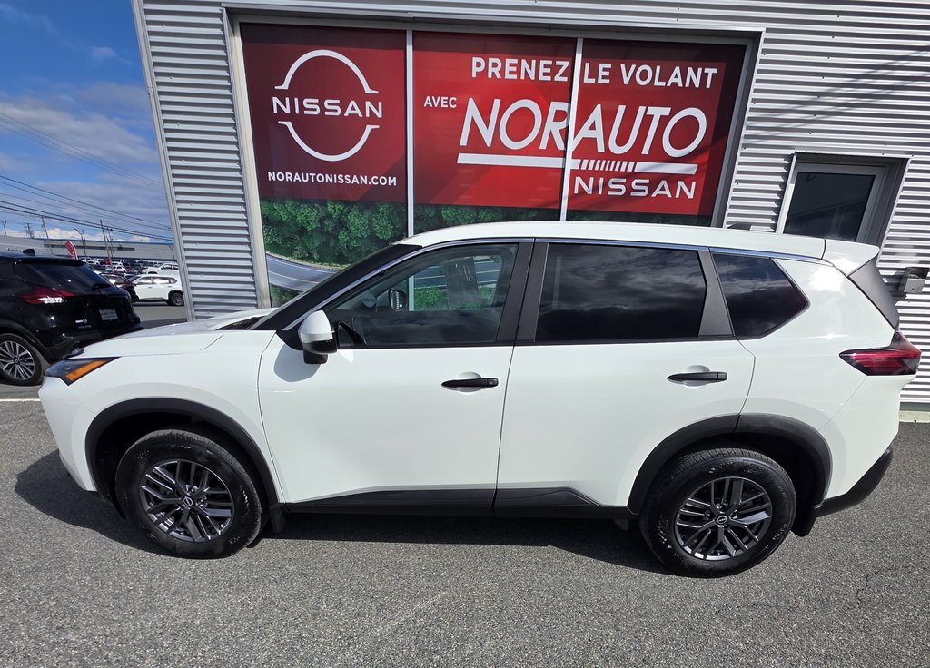 Nissan Rogue S AWD 2023 à Amos, Québec - 5 - w1024h768px
