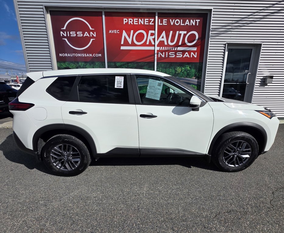 Nissan Rogue S AWD 2023 à Amos, Québec - 6 - w1024h768px