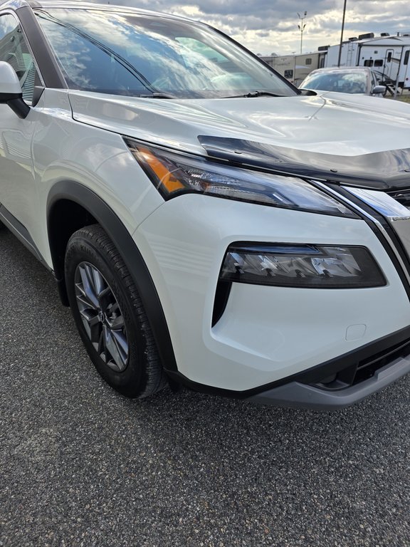 Nissan Rogue S AWD 2023 à Amos, Québec - 2 - w1024h768px