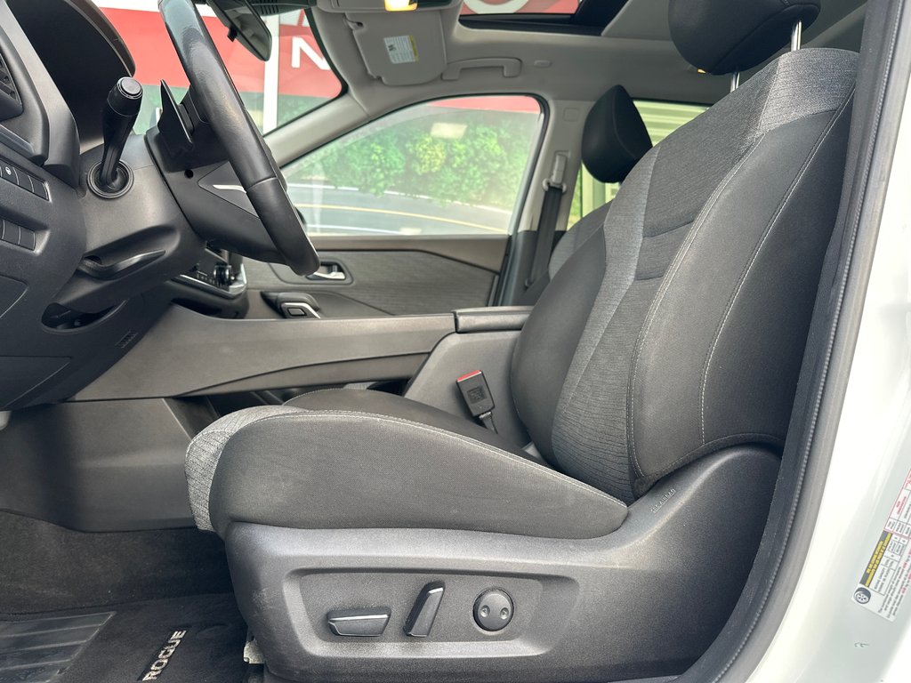 Nissan Rogue SV AWD 2023 à Amos, Québec - 9 - w1024h768px