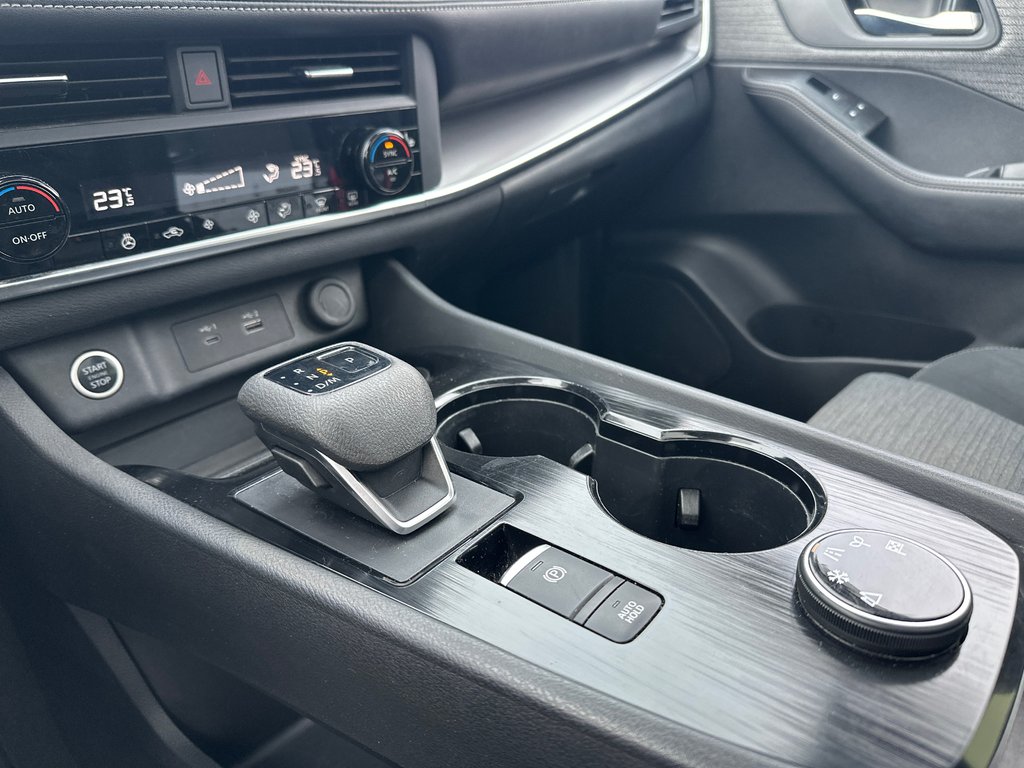 Nissan Rogue SV AWD 2023 à Amos, Québec - 12 - w1024h768px