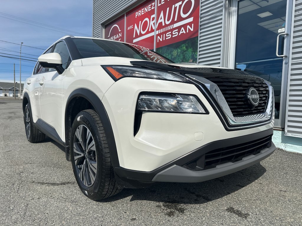 Nissan Rogue SV AWD 2023 à Amos, Québec - 2 - w1024h768px