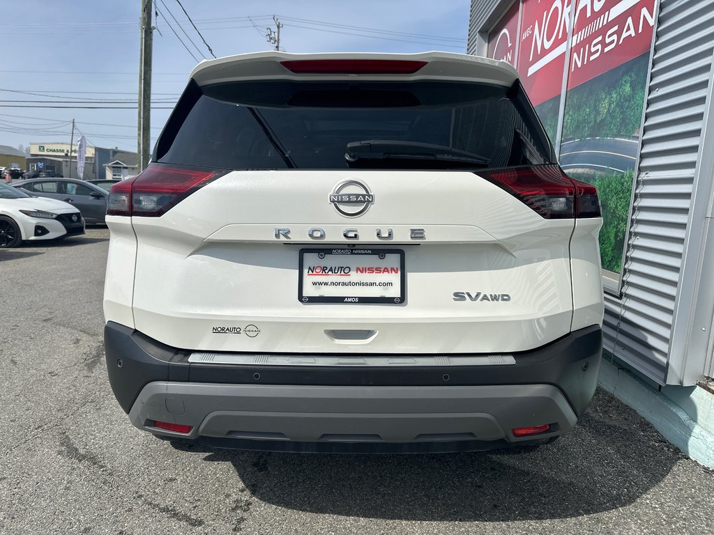 Nissan Rogue SV AWD 2023 à Amos, Québec - 8 - w1024h768px