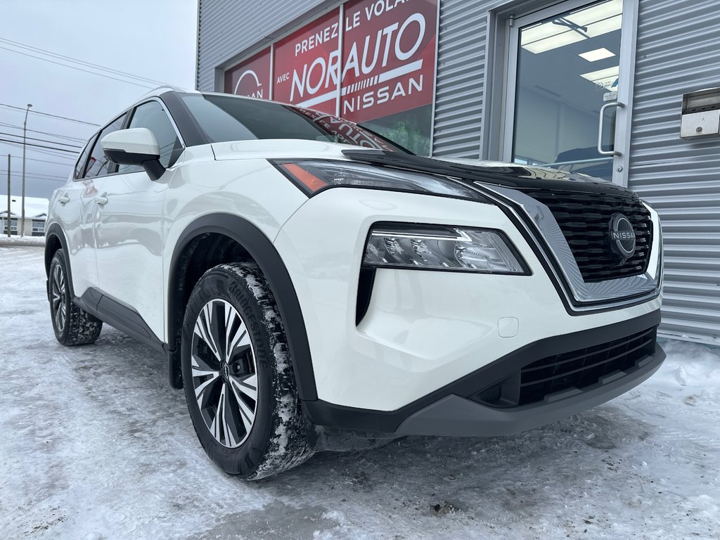 Nissan Rogue SV AWD 2023 à Amos, Québec - 2 - w1024h768px