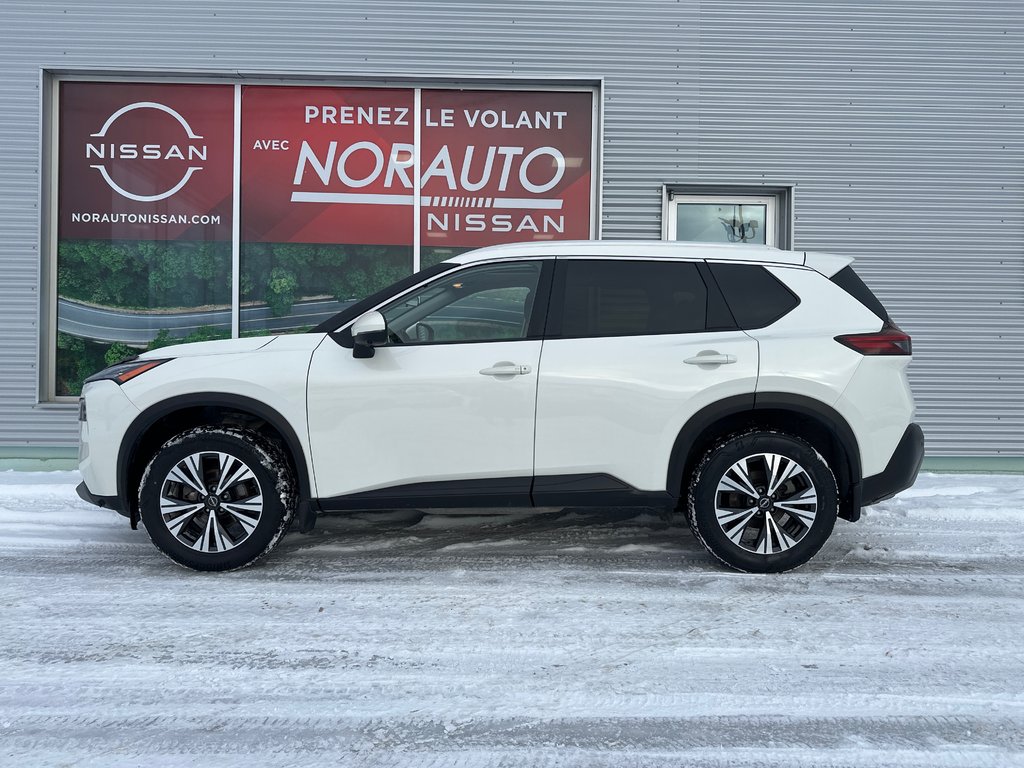 Nissan Rogue SV AWD 2023 à Amos, Québec - 3 - w1024h768px